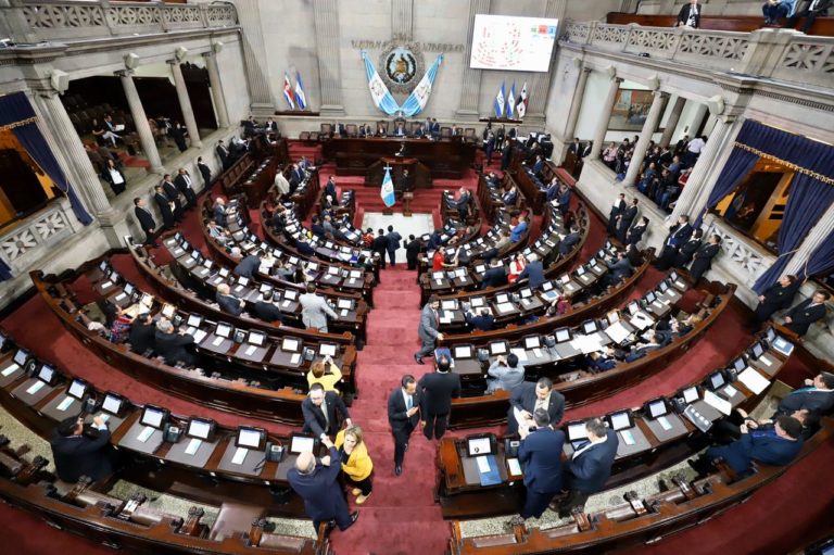 Guatemala prohíbe relaciones sexuales entre adultos y menores de edad