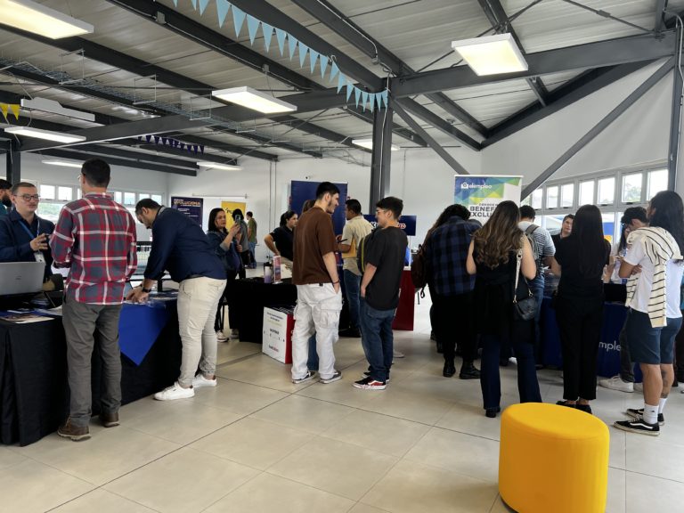 Universidad Fidélitas organizará feria de empleo con más de 600 plazas en tecnología