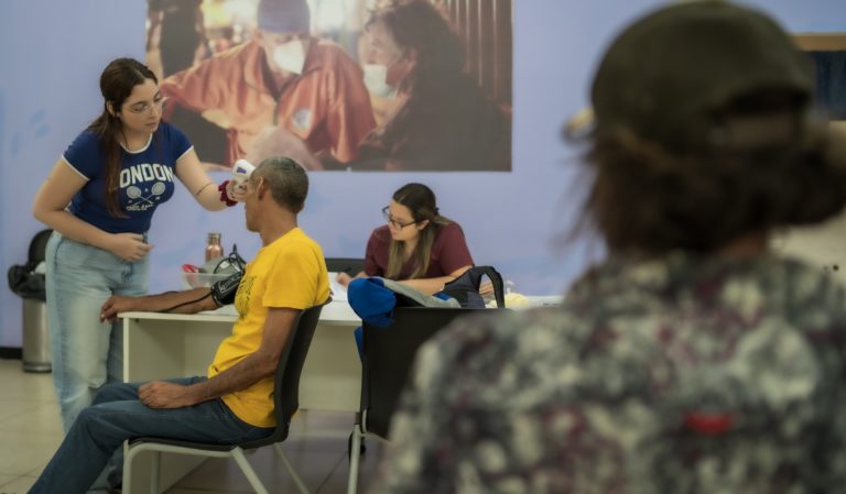 Alianza busca ampliar servicios de salud para personas en situación de calle en San José