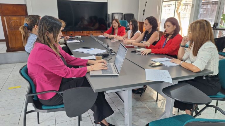 Defensoría plantea plan de respuesta para personas en situación de calle ante eventos climáticos extremos
