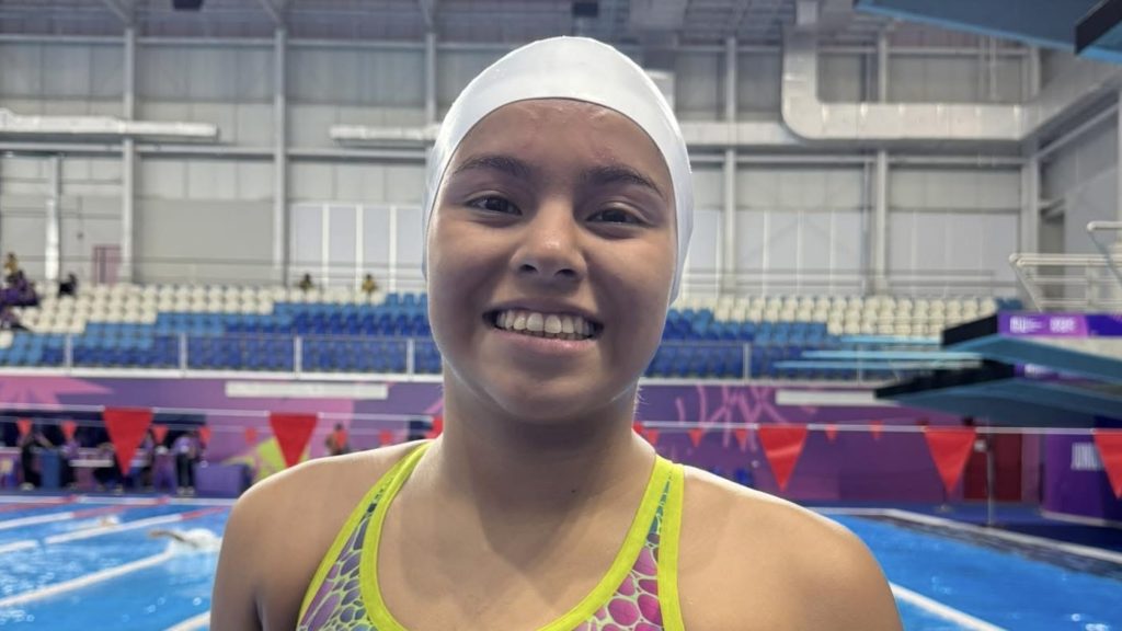 Nadadora tica Nicole Centeno rompe récord nacional en 1500 metros libres