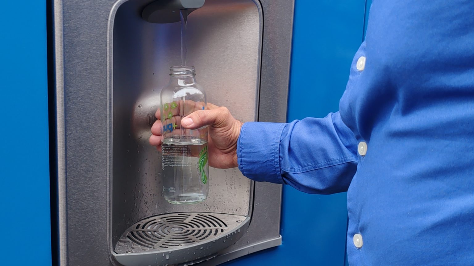 Imagen principal del artículo: Nueva máquina purificadora de agua en Cartago: 40 kilos de plástico menos y miles de litros de agua salvados en tan solo 22 días