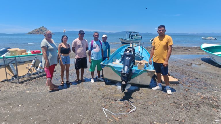 Inder entrega 53 motores fuera de borda a pescadores del Pacífico