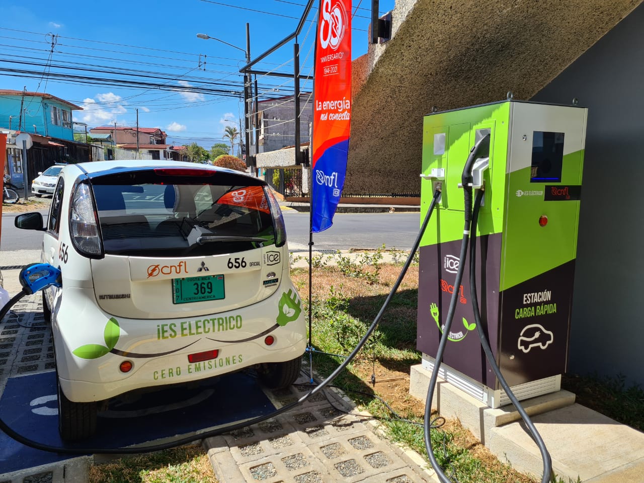 Imagen principal del artículo: Asamblea aprueba ley para romper monopolio en centros de recarga de vehículos eléctricos