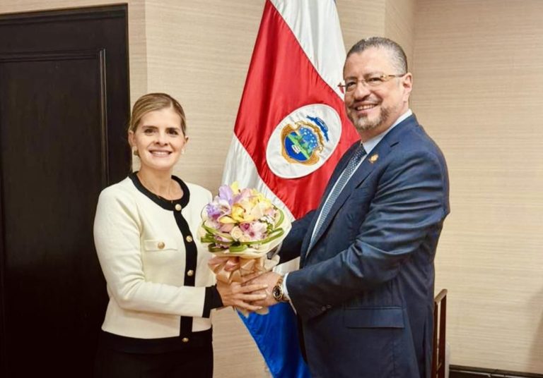 Presidente Chaves decreta asueto el 8 de mayo para que sector público participe en el traspaso de poderes