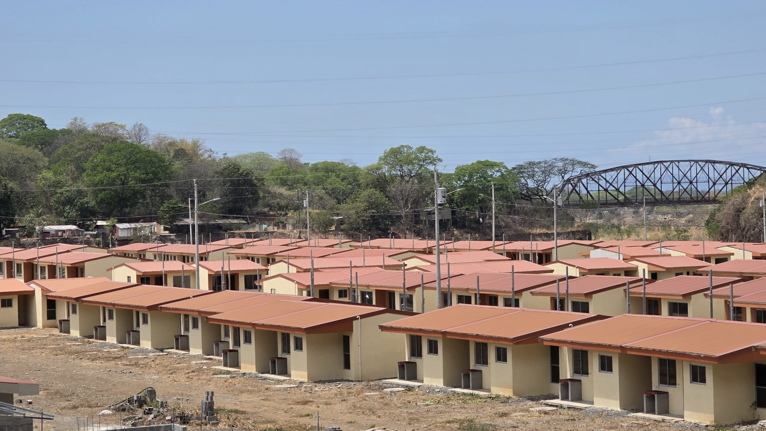 Imagen principal del artículo: 20 proyectos de interés social en ejecución beneficiarán a familias en seis provincias del país