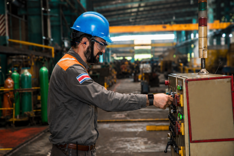 Empresa de acero tica implementa tecnología de monitoreo en tiempo real para reforzar la seguridad laboral