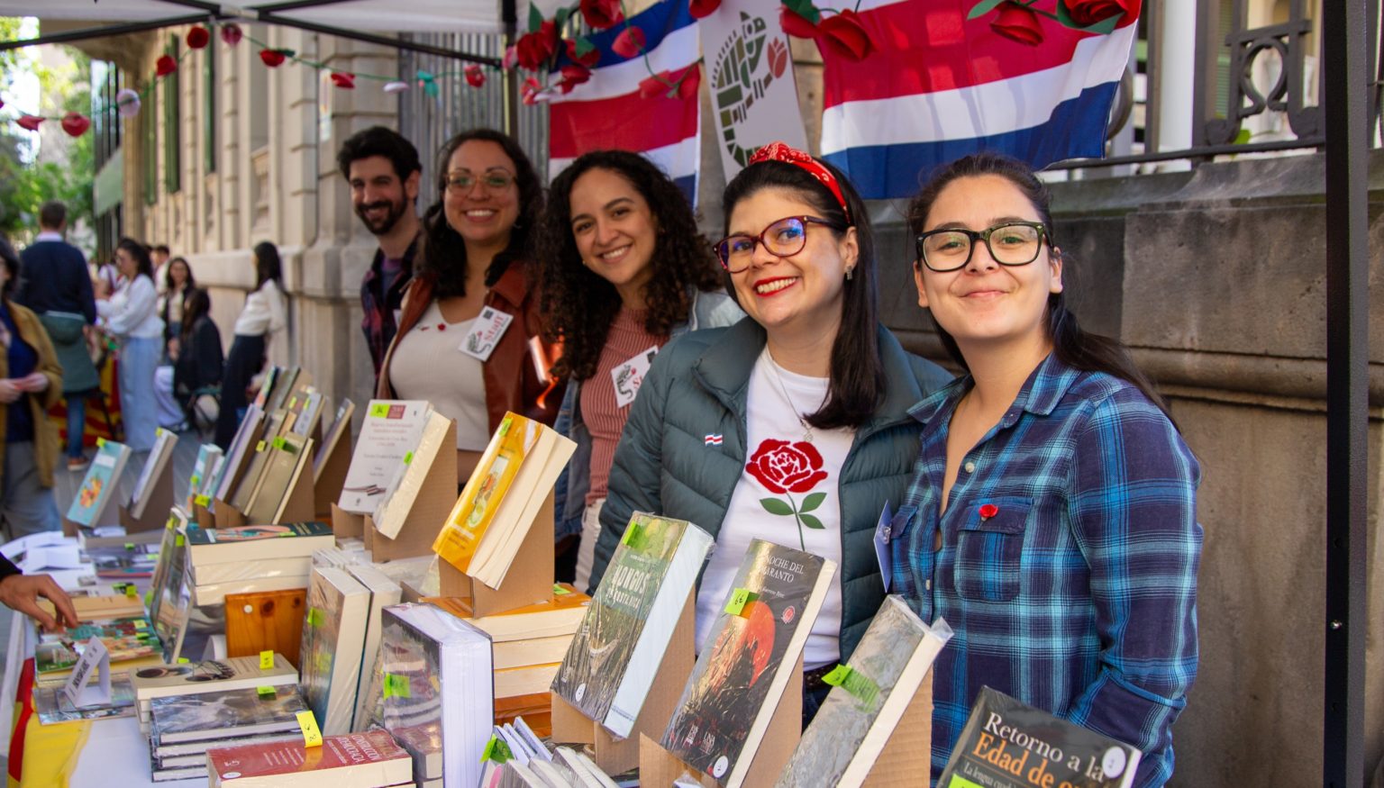 Imagen principal del artículo: 94 títulos costarricenses destacarán en la Diada de Sant Jordi en Barcelona