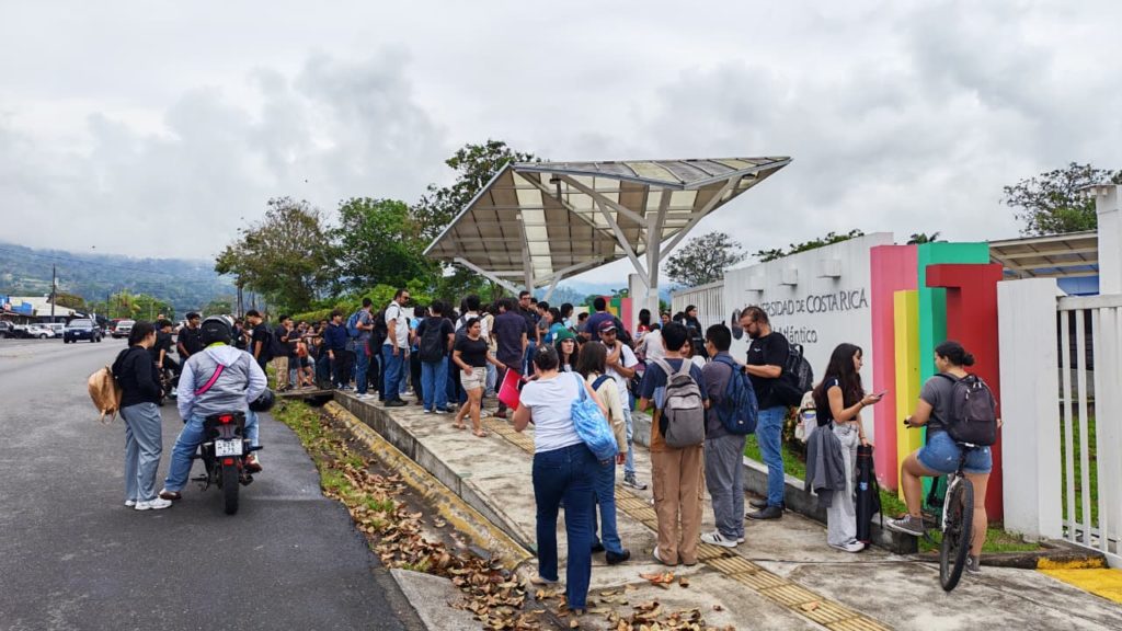 UCR escala conflicto mientras FEES entra en terreno político