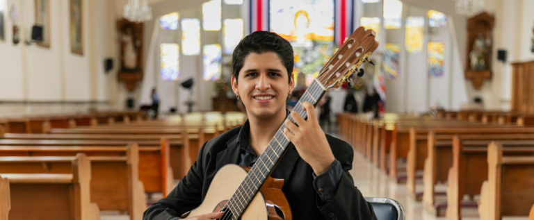 Guitarrista costarricense Adrián Montero obtiene tres premios en competencias de Estados Unidos