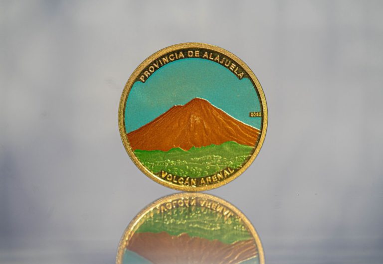 Volcán Arenal es el protagonista en nueva moneda coleccionable de 25 colones