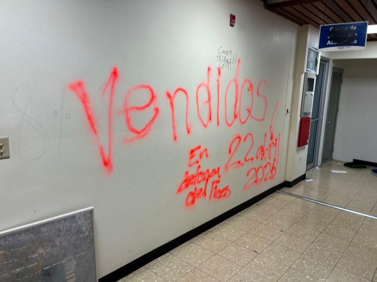 Estudiantes de la UCR toman el edificio de Rectoría en medio de molestias por fallida negociación del FEES