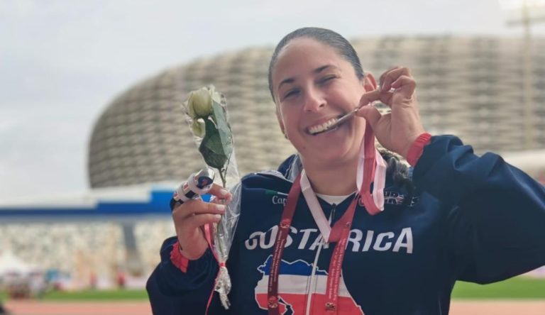 Amalia Ortuño gana medalla de plata y rompe récord nacional en Marruecos