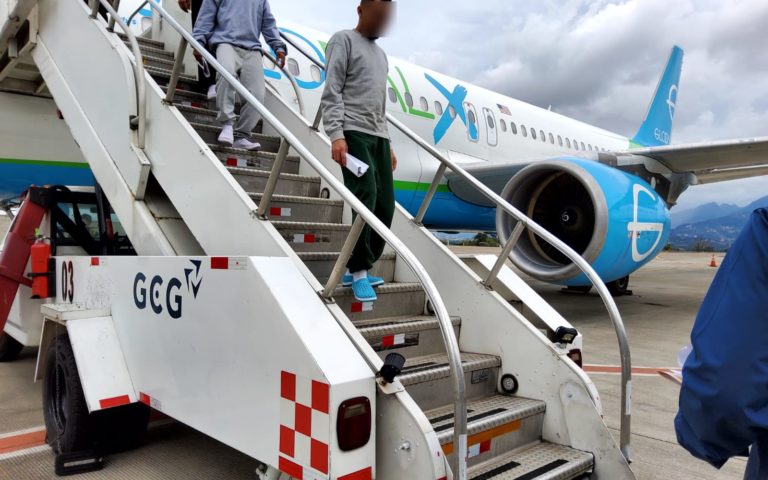 Costa Rica recibe tercer vuelo con migrantes deportados por los Estados Unidos