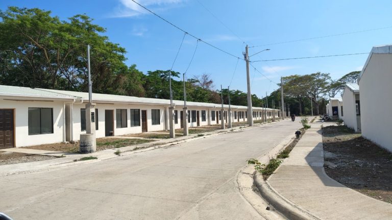 Dos proyectos habitacionales benefician a 392 familias en Puntarenas