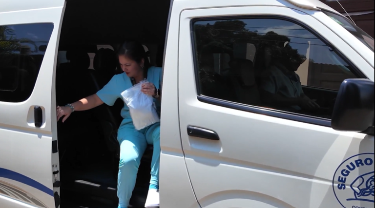 Banco de Leche de Puntarenas recoge donaciones directamente en hogares