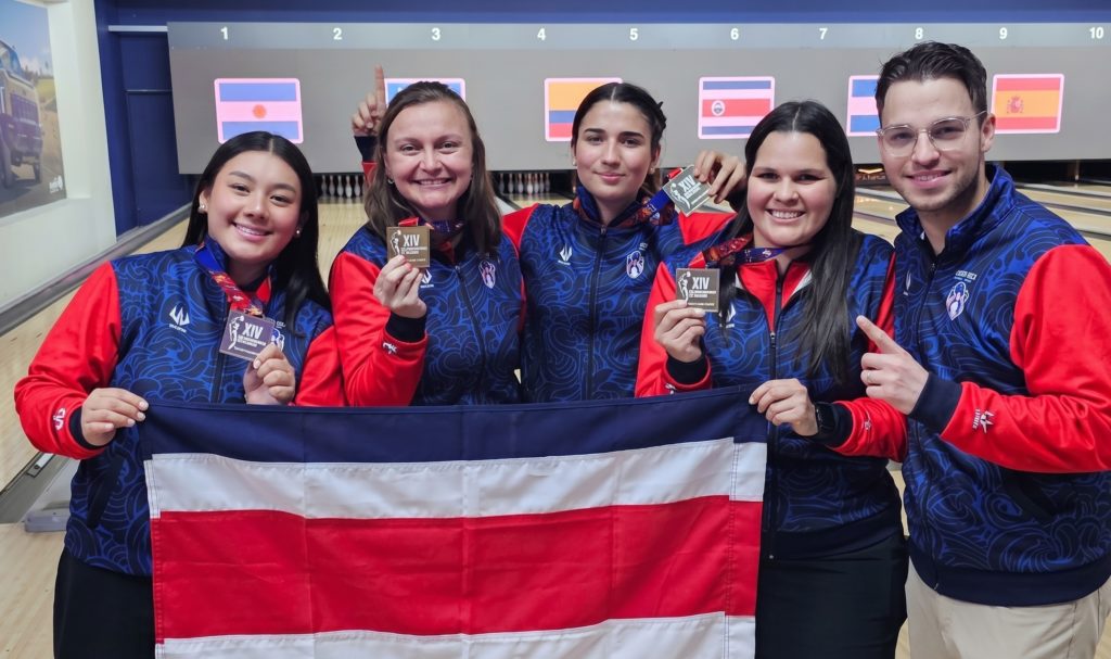 Elena Weinstok lidera a Costa Rica con cinco medallas en el Iberoamericano de Boliche en República Dominicana