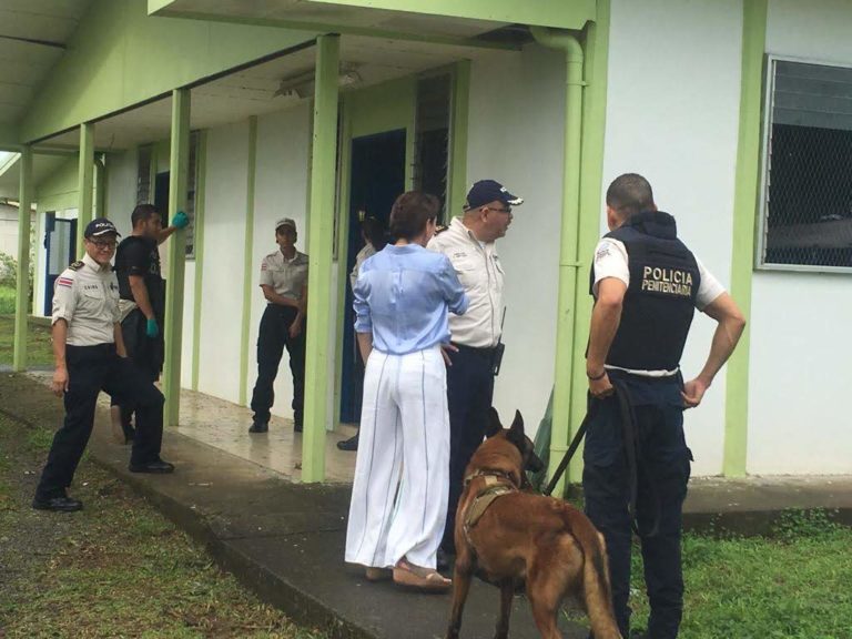 Educar en tiempos de megacárcel: una crónica desde adentro