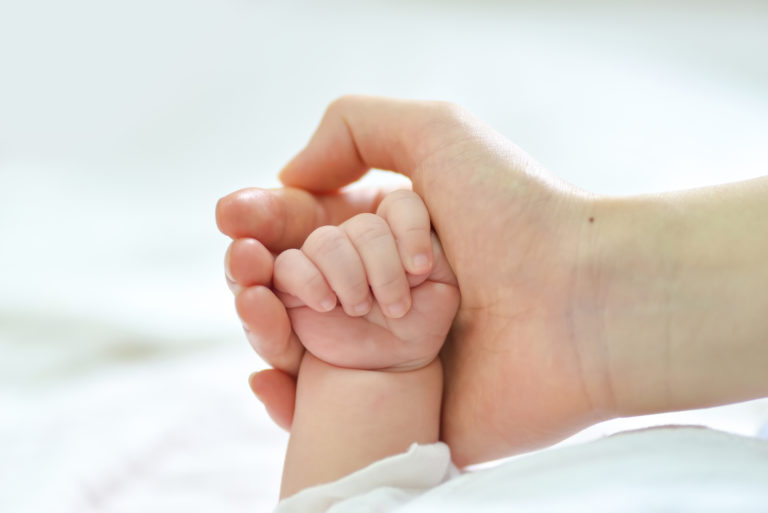 Costa Rica reduce la mortalidad infantil en el último año, según datos oficiales