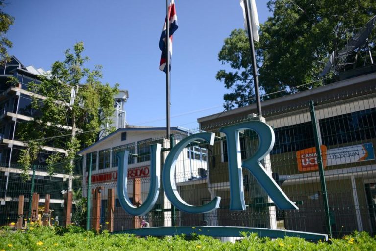 Estudiantes de la UCR condicionan salida de la Rectoría a la renuncia de Carlos Araya y al cumplimiento de 69 peticiones