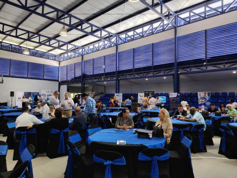 Contadores Públicos Autorizados celebraron su día con feria de emprendedores y actividades