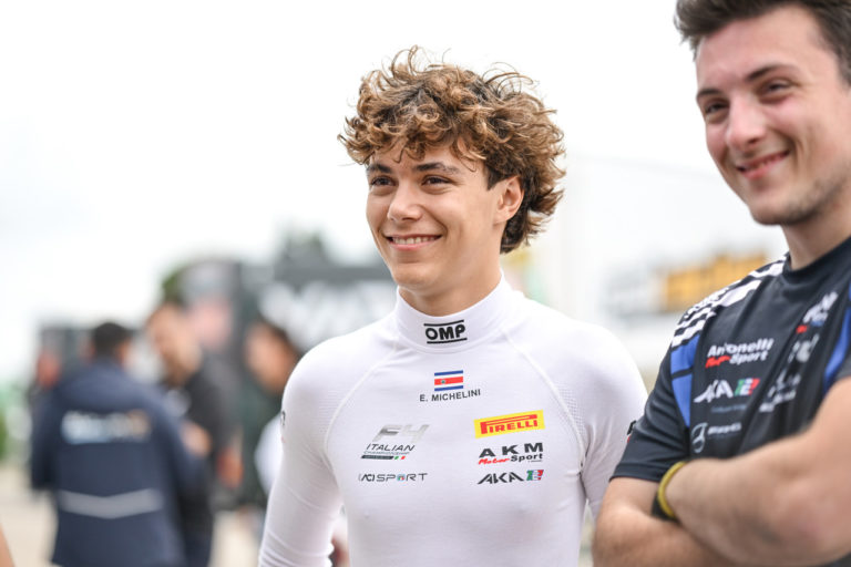 Piloto costarricense Evan Michelini alista su segunda presentación en la Fórmula 4 de Italia