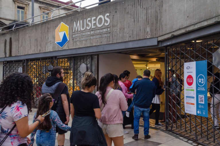 Un Súper que combina una docente premiada, dos bolsas para reciclar y Chepe bajo la lluvia