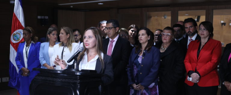 El chavismo salva por tercera vez a Fabricio Alvarado de ser amonestado por hostigamiento sexual