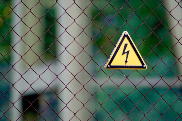 Luz verde a la cautela: el debate eléctrico que Costa Rica merece (y no tiene)