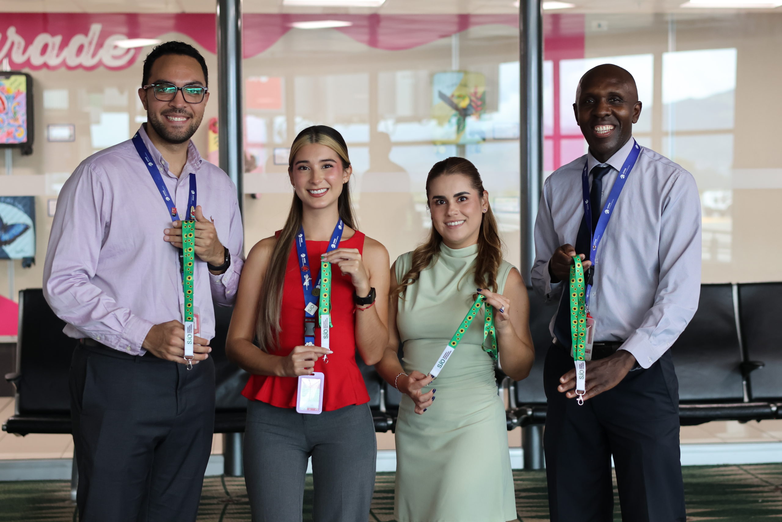 Imagen principal del artículo: Aeropuerto Juan Santamaría implementa programa para apoyar a personas con discapacidades no visibles