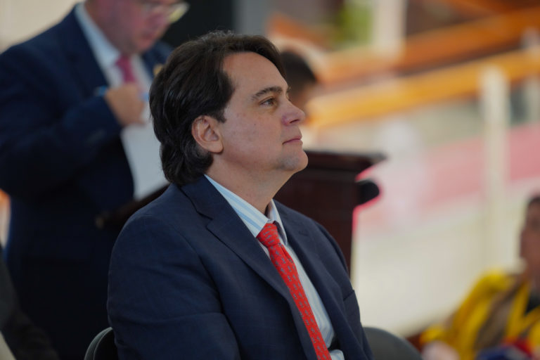 Tras más de 100 días, vicepresidente sigue sin asumir como embajador en Estados Unidos