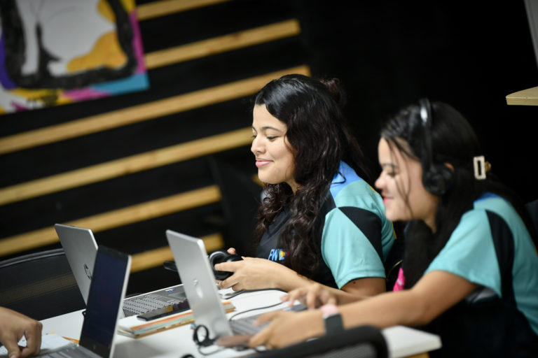 Forward Costa Rica abre convocatoria para 60 becas completas en desarrollo de software