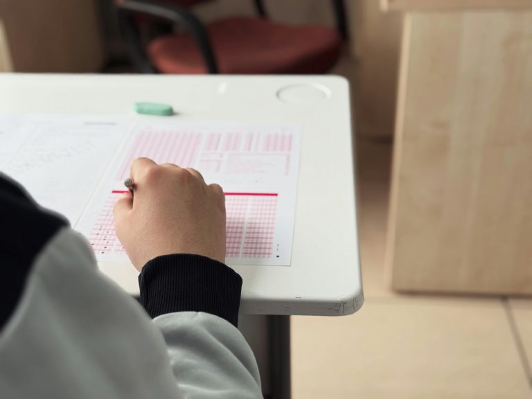 Fundación Yo Impulso abre convocatoria nacional para becas de preparación universitaria