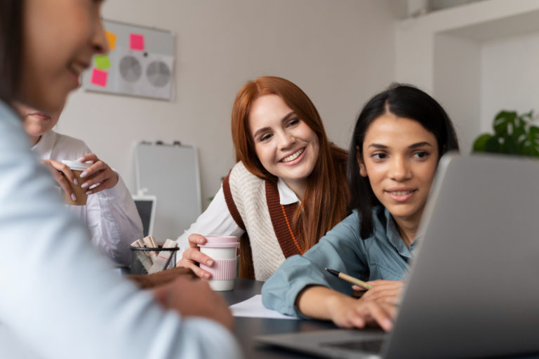 "CONSTELAR" abre convocatoria para impulsar emprendimientos femeninos en ciencia y tecnología