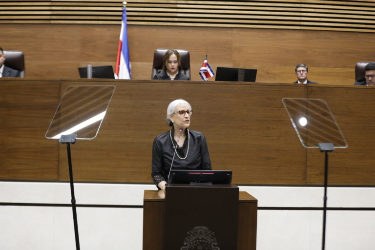 Abril Gordienko plantea subir a 50 años la edad mínima para integrar la Corte Suprema