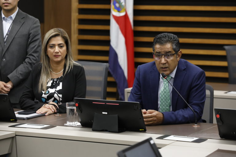 Sacaron la aplanadora y el carretillo de mociones
