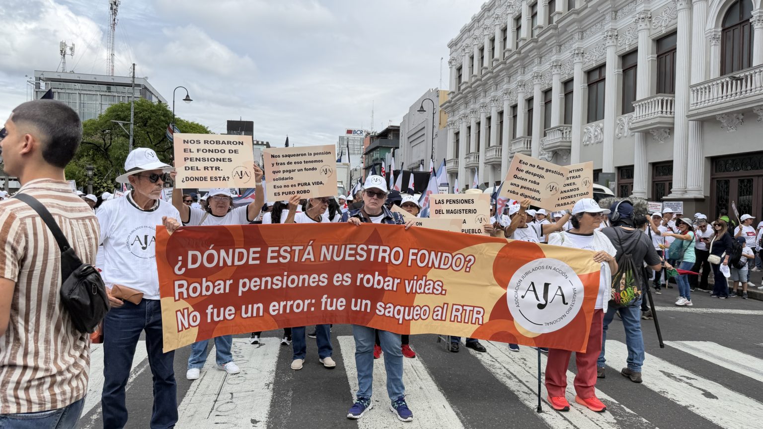 Imagen principal del artículo: Jubilados del Magisterio llevan a la calle la defensa de las pensiones y solicitan avances en el castigo al desvío de fondos públicos