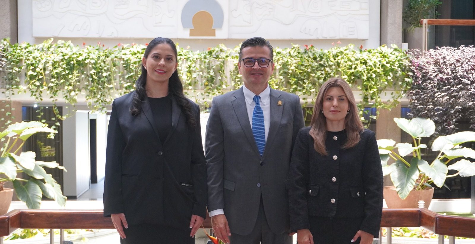 Imagen principal del artículo: Roy Thompson renuncia a su cargo como ministro de Trabajo