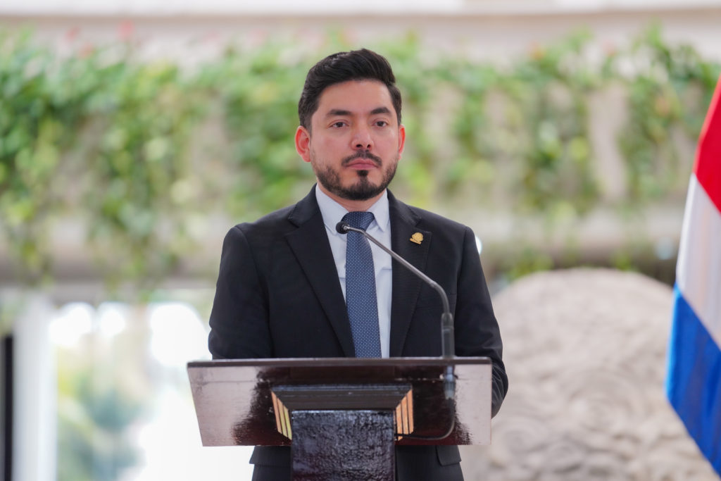 MEP dice que ningún estudiante debe ser sancionado únicamente "por farmear aura"