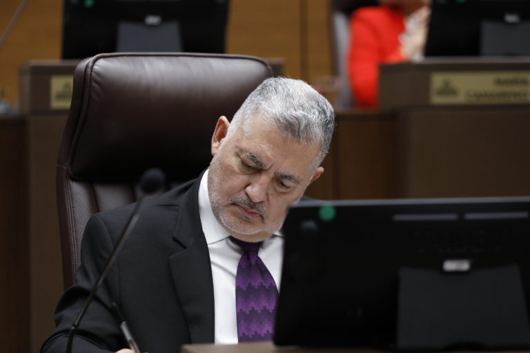 José Miguel Villalobos cuestiona regla de reelección de magistrados del TSE y anuncia proyecto exprés para reformarlo