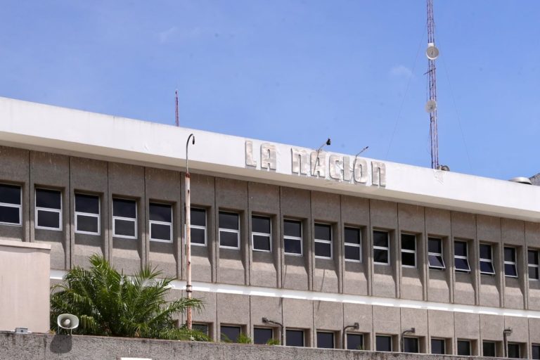 Colper, IPLEX y UCR piden explicaciones por cancelación de visas a directivos de La Nación