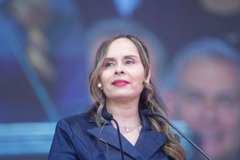 Presidenta legislativa ordena reiniciar procedimientos de reformas constitucionales presentadas