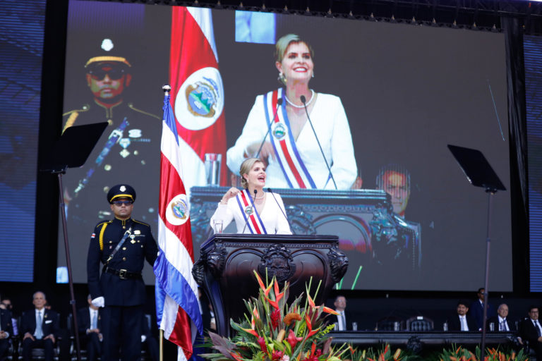 Presidenta Laura Fernández sostendrá reuniones con oposición legislativa sobre proyectos relevantes