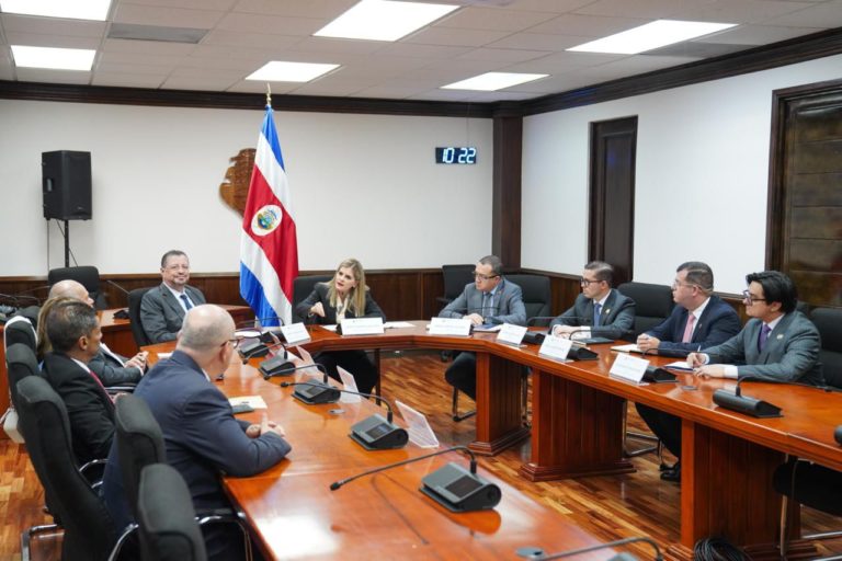 Laura Fernández citará a los 57 congresistas a una "encerrona" sobre seguridad nacional