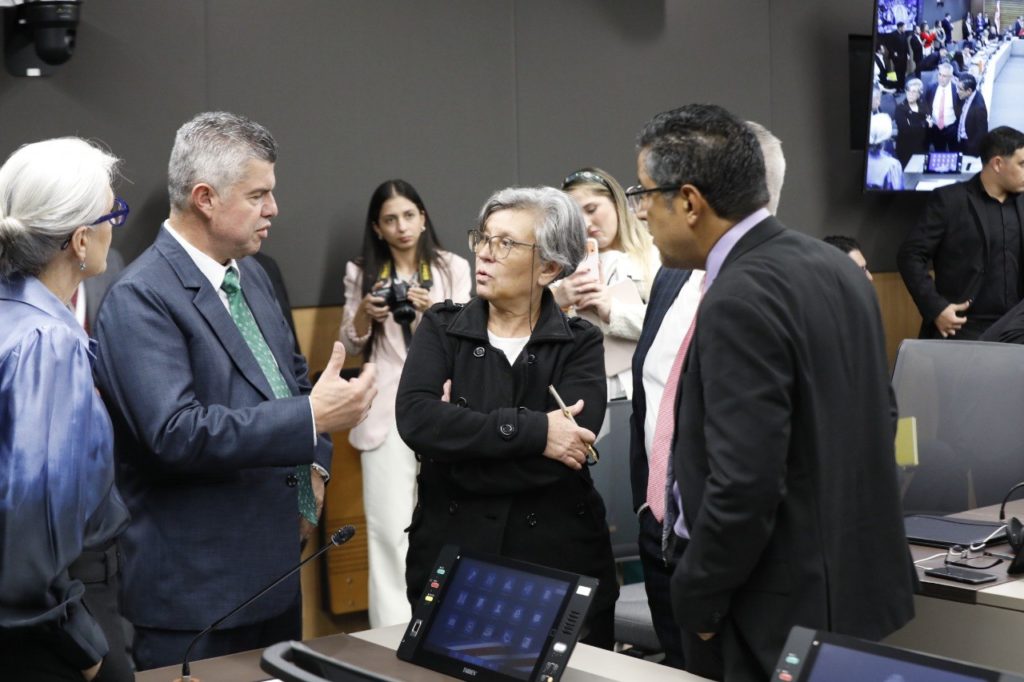 Frente Amplio propone restablecer cobro general sobre rentas pasivas obtenidas en el extranjero