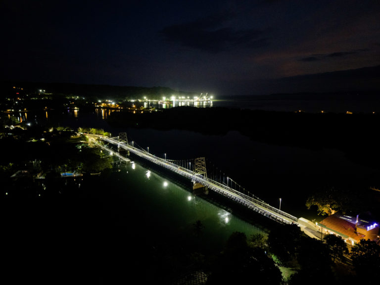 Incop entrega iluminación del puente peatonal de mata de limón y refuerza la seguridad de la comunidad