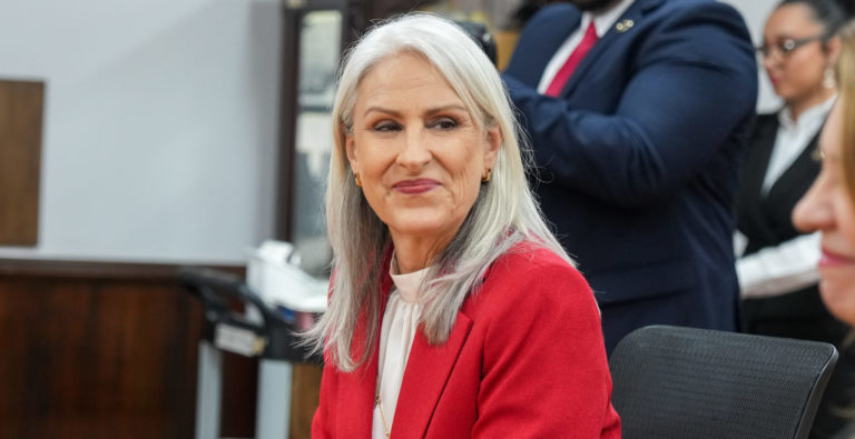 Diez congresistas de oposición proponen elevar requisitos y limitar reelección de magistraturas