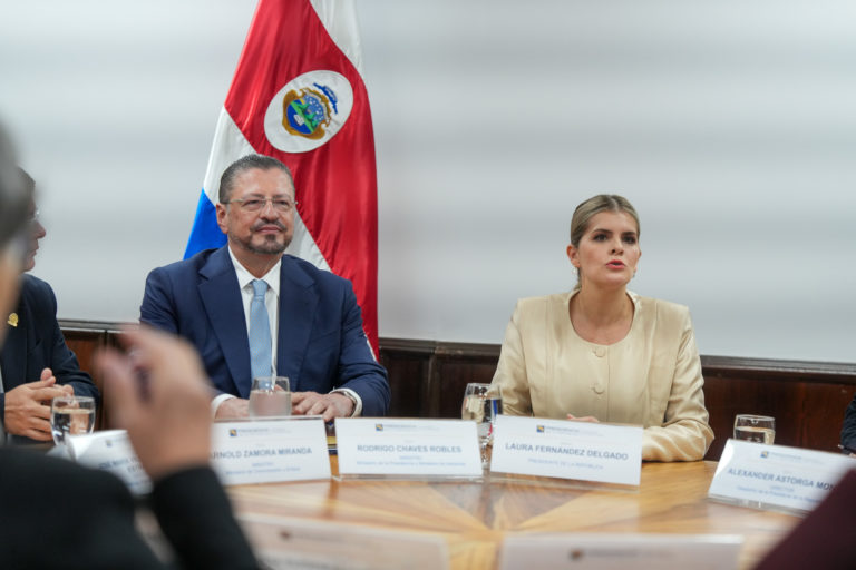Laura Fernández llama "comunistas" y "vagabundos" a opositores de ley de apertura del mercado eléctrico