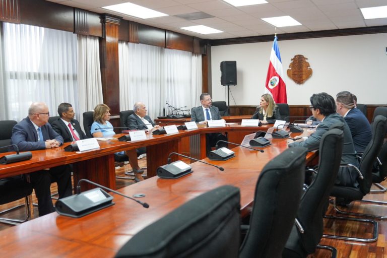 Laura Fernández anuncia acuerdos con el Poder Judicial en tres de cinco puntos de su agenda