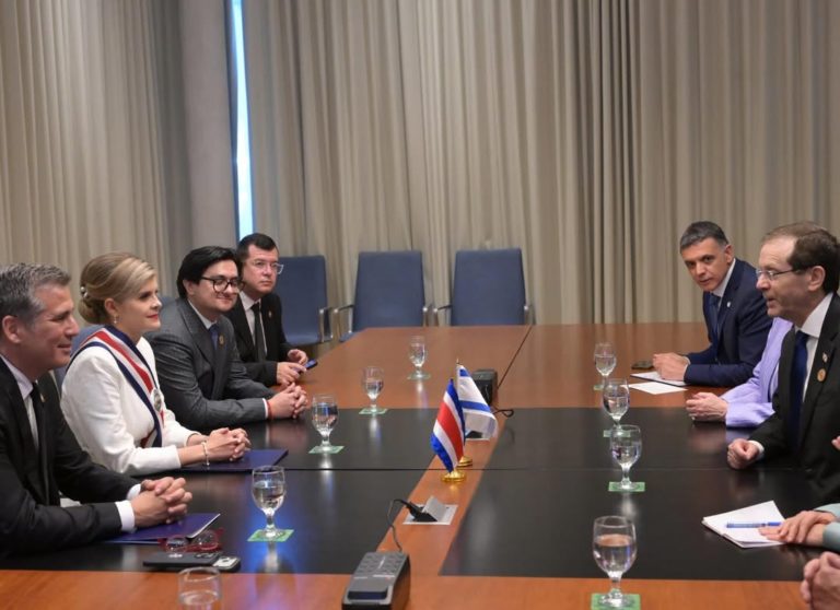 Laura Fernández quiere abrir embajada de Costa Rica en Jerusalén, dice oficina del presidente israelí